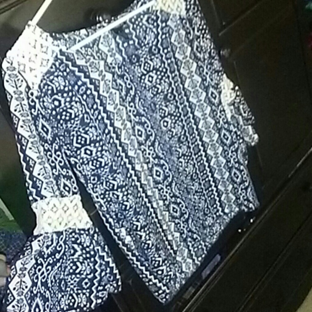 Beautiful Rue 21 shirt - Picture 2 of 4